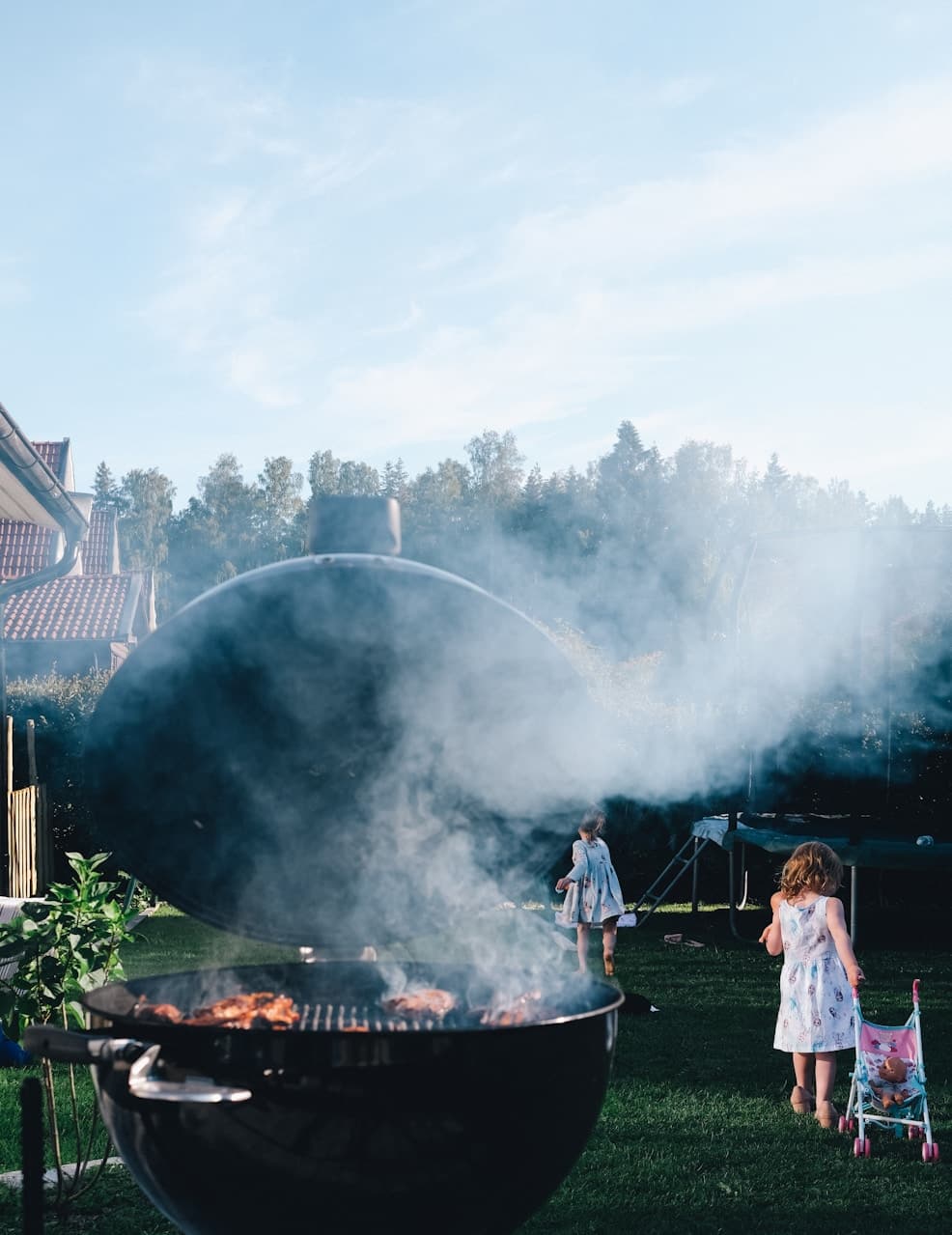 Armonia BBQ area with open-air grilling on the lawn