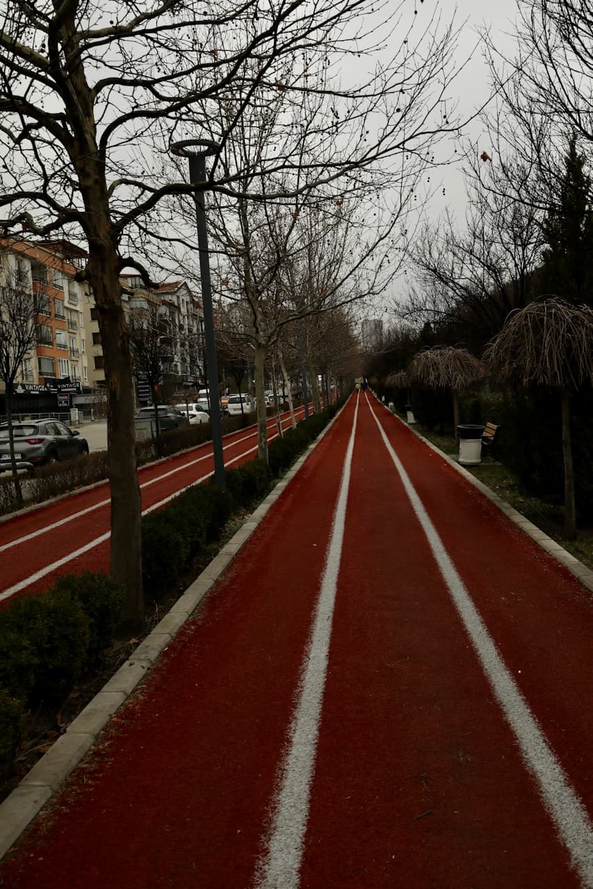 Kukūn jogging tracks and bike lanes through landscaped paths